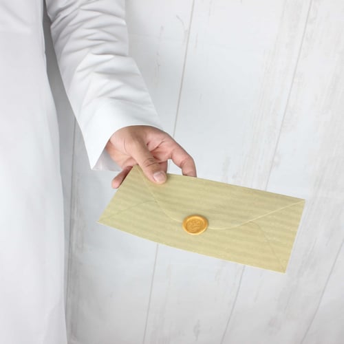 ظرف مخطط اهداء مع ختم