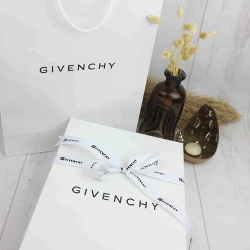 طقم جفنشي - GIVENCHY