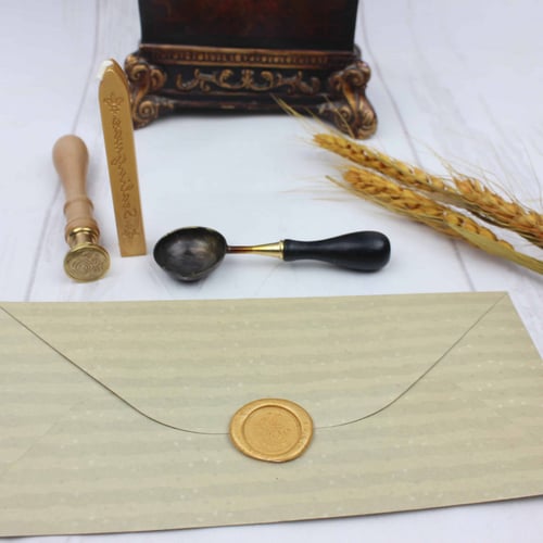 ظرف مخطط اهداء مع ختم