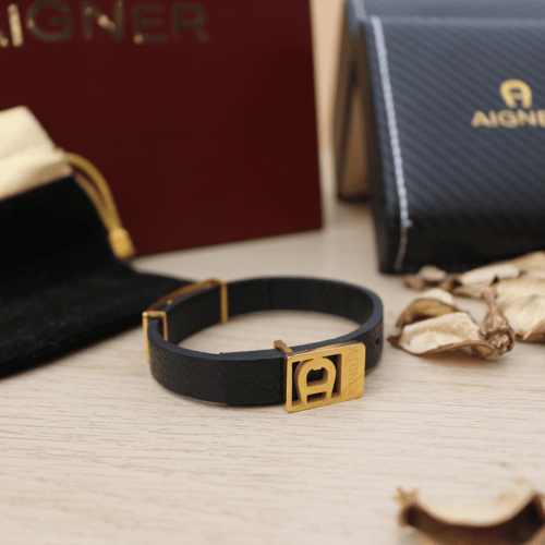 إسواره اقنر - AIGNER