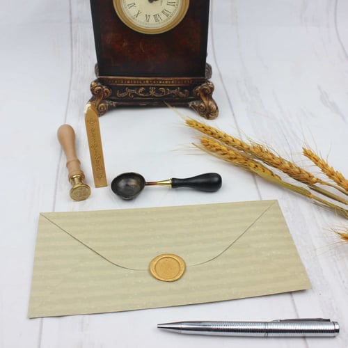 ظرف مخطط اهداء مع ختم