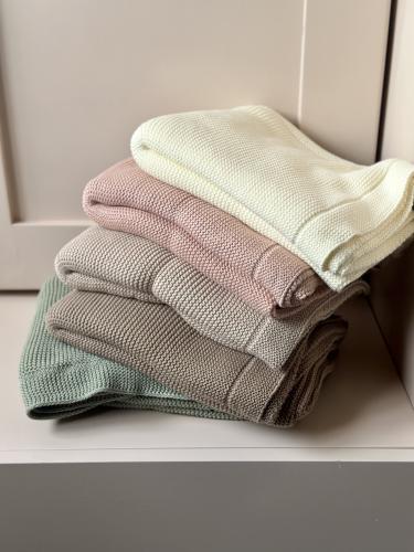 بطانية مطرزة