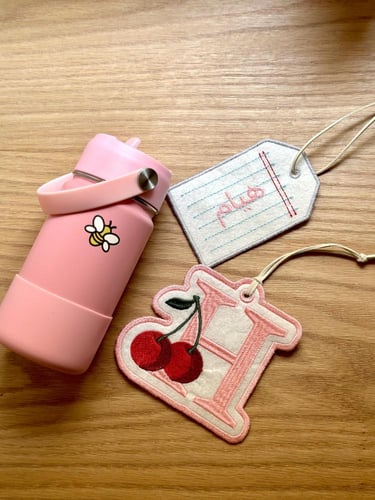 تعليقة اسم مطرزة