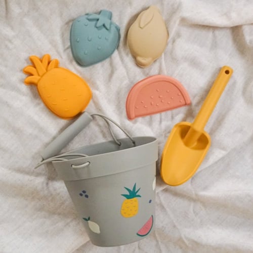 Fruit : beach toys