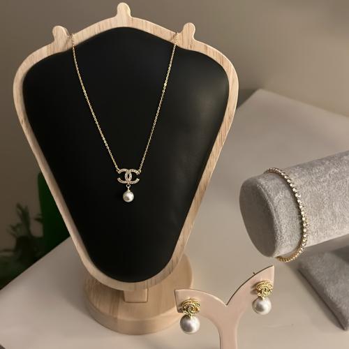 Package of earrings, necklace, and bracelet, Chanel tennis, gold