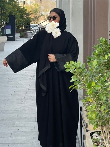 عبايه سوداء اكمام جاكار