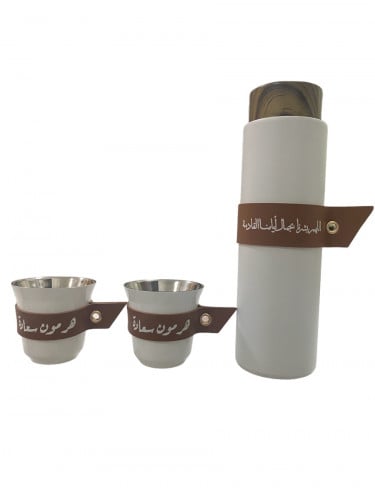 حافظة قهوة مع كوبين من الجلد