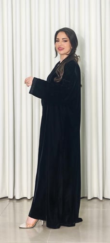عباية مخمل تطريز امام وكم بيكواء فخم