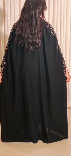 عباية قطرية سوداء شك جانبي من درة ميسان!