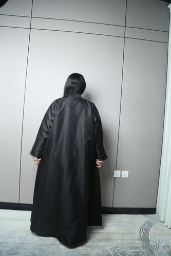 عباية تفتة سوداء مع قماش تل فاخرة