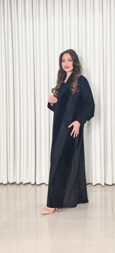 عباية شتويه مخمل مع قماش شتوي