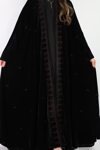 عباية مخمل دبل كلوش مطرزة