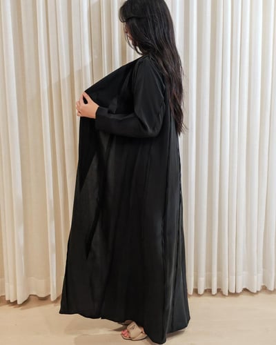 عباية حرير ياباني بدقة بيكو من درة ميسان!