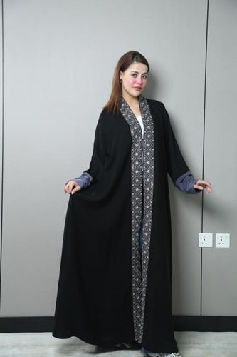 عباية مطرزة بأكمام استرتش قماش انترنت