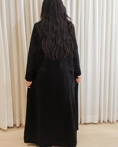 عباية بليزر بتطريز فاخر من درة ميسان!