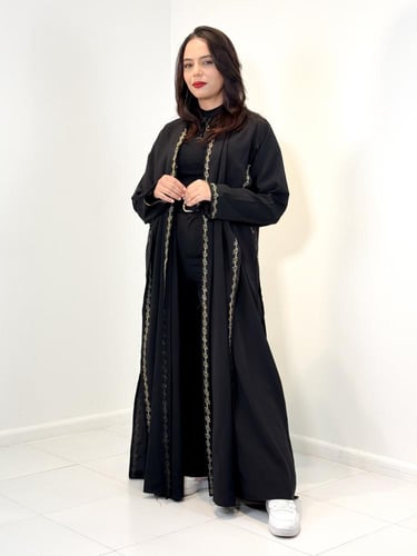 عباية قماش حرير ياباني مع تطريز ذهبي + طرحه