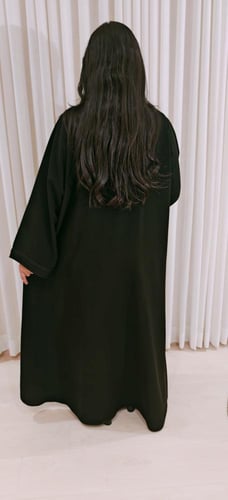 عباية تطريز اسود بيكو من درة ميسان!