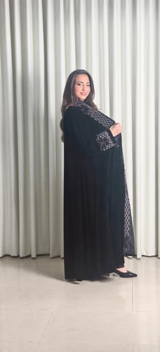 عباية دبل كلوش مطرزة أمام وكم