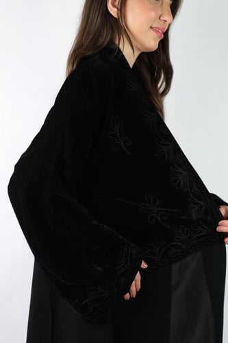 عبايه مخمل تطريز هاري