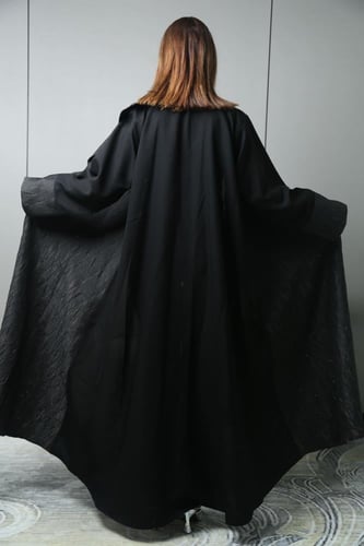 عباية نص كلوش مطرزة كرستال