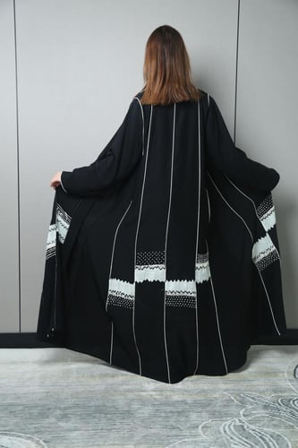 عباية لينن بنقشة محددة