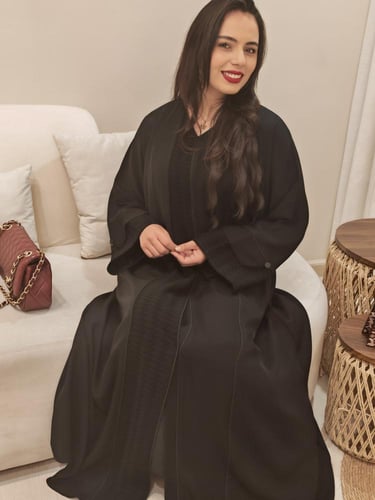 عبايه نص كلوش مع كرشيه الشماغ قماش انترنت