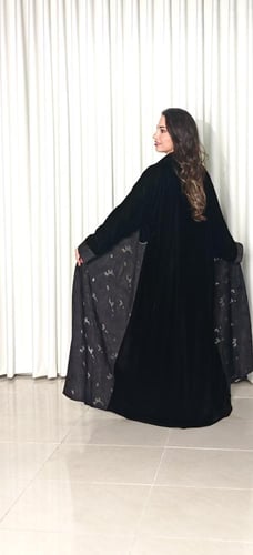 عباية شتوية مخملية مطرزة يدوي