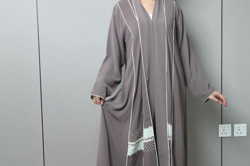 عباية لينن بنقشة محددة