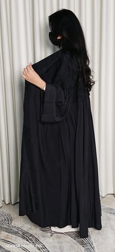 عباية صيفيه جاكار مع حرير ياباني - عبايات درة