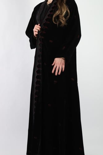 عباية مخمل دبل كلوش مطرزة