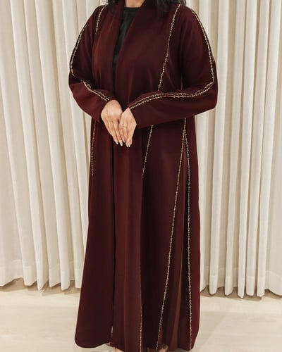 عباية باربي بتطريز ذهبي خفيف من متجر درة ميسان لإط...