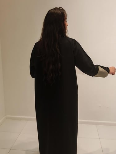 عبايه ملونه زيتي تطريز بيج قماش روسي