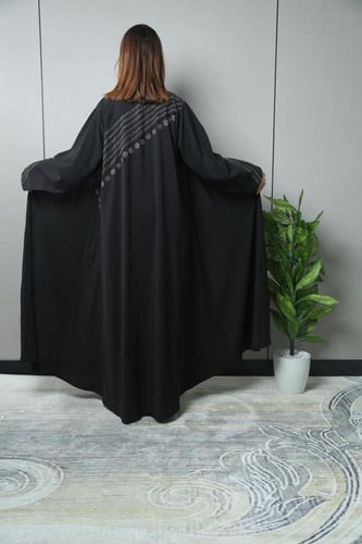 عباية مطرزة قماش إيطالي