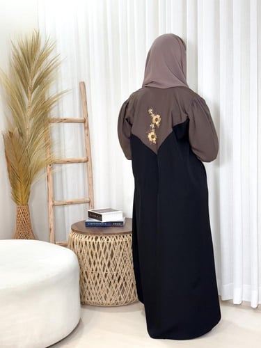 عبايات ملونة مفتوحة تطريز قماش سرميك مع طرحة