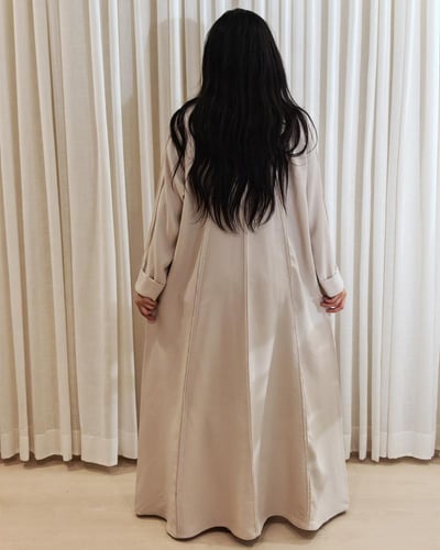 عباية خروج ملونة بدقة بيكو من درة ميسان!