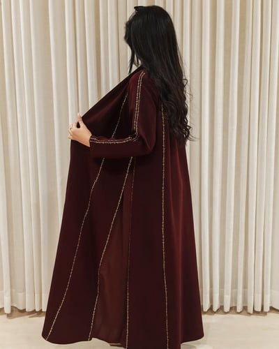 عباية باربي بتطريز ذهبي خفيف من متجر درة ميسان لإط...