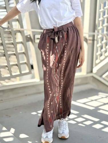 إزرهـ بنقشه لون عودي