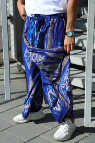 إزرهـ بنقشه لون أزرق