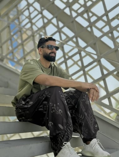 إزرهـ بنقشه لون بني غامق