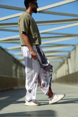 إزرهـ بنقشه لون أبيض ورمادي