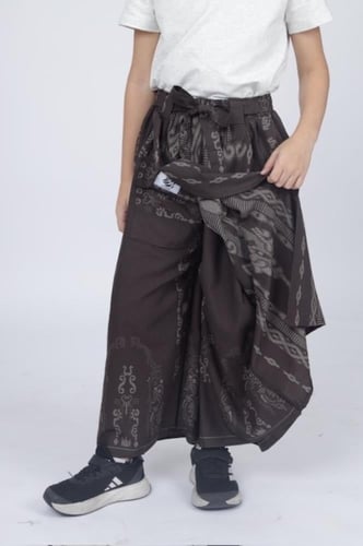 إزرهـ بنقشه لون بني للأطفال