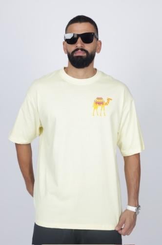 تيشيرت باللون الأصفر