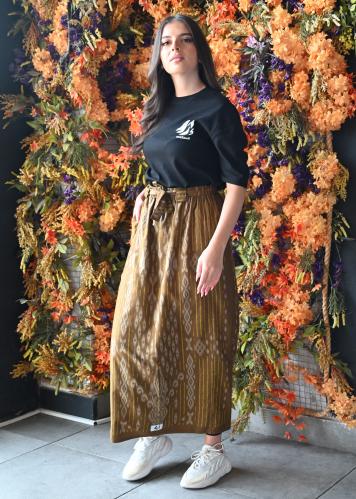 إزرهـ بنقشة اللون بني للجنسين