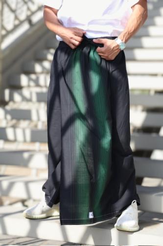 إزرهـ باللون الأسود والأخضر