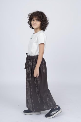 إزرهـ بنقشه لون بني للأطفال