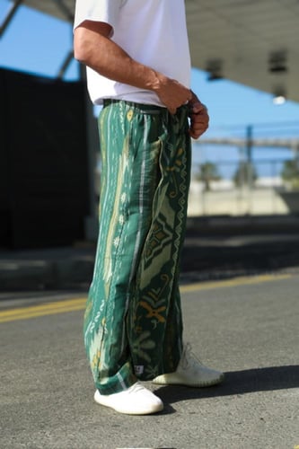 إزرهـ بنقشه لون أخضر غامق