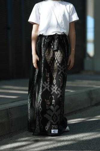 إزرهـ بنقشه لون أسود