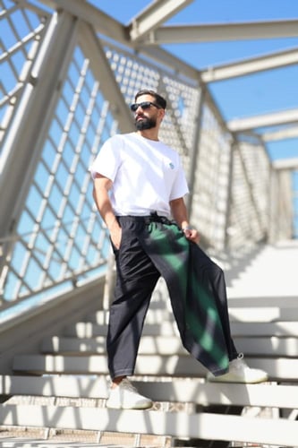 إزرهـ باللون الأسود والأخضر