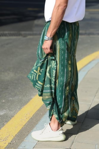 إزرهـ بنقشه لون أخضر غامق