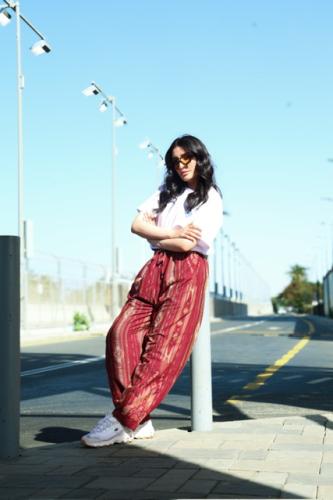 بنطلون واسع بنقشه لون عودي